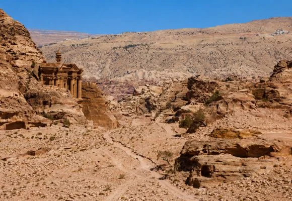 Le chemin secondaire du Deir